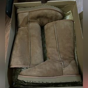 UGG-Women’s Classic Tall Chestnut, Size 8